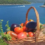 Pomalovilla At Gradina Cove Vila