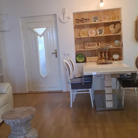Pomalovilla At Gradina Cove Villa