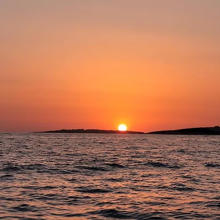 Vila Pomalovilla At Gradina Cove