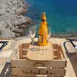 Vila Pomalovilla At Gradina Cove