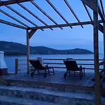 Pomalovilla At Gradina Cove Vila