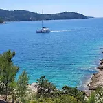 Vila Pomalovilla At Gradina Cove