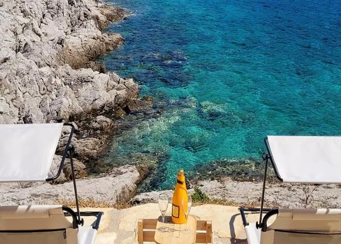 Pomalovilla At Gradina Cove Villa *