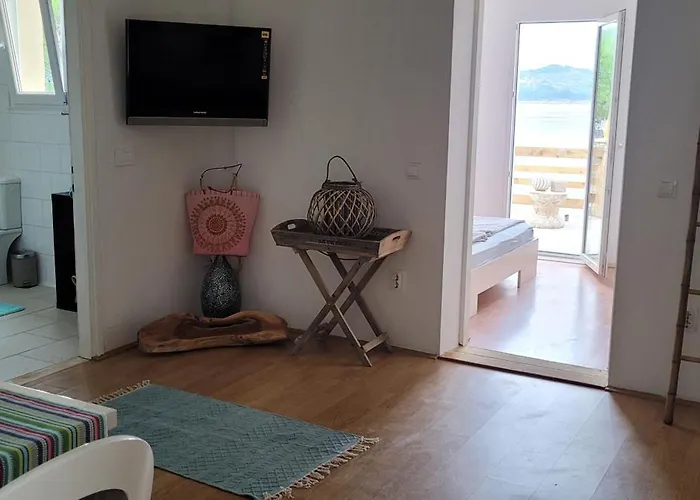 Pomalovilla At Gradina Cove Villa