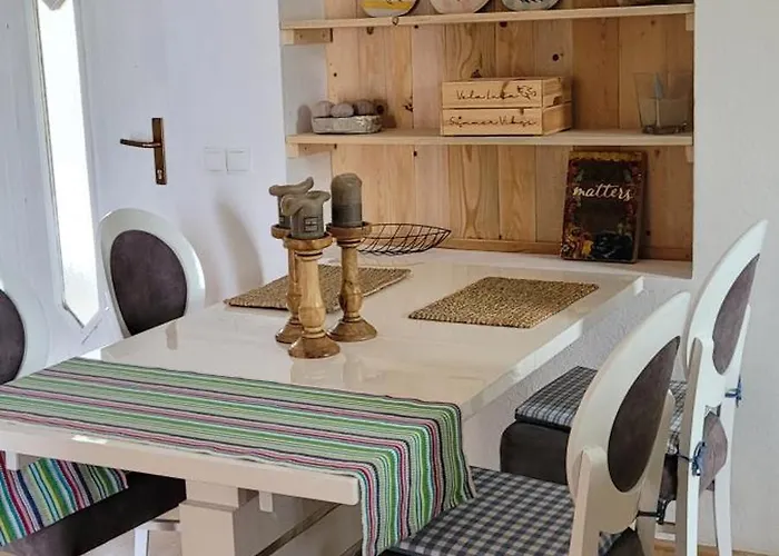 Pomalovilla At Gradina Cove Villa